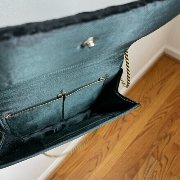 Vintage velvet embroidered bag with faux pearls - Picture 14 of 16